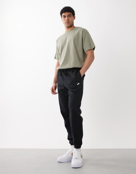 Nike - Club - Fleece joggingbroek met boorden in zwart - view 1