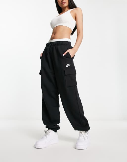 Nike - Club - Fleece joggingbroek met cargozakken in zwart  
