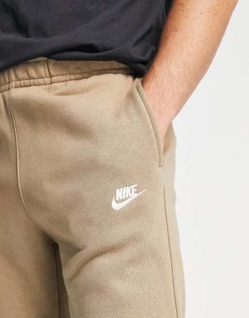 Nike – Club – Fleece-Jogginghose mit geradem Schnitt in Beige ASOS