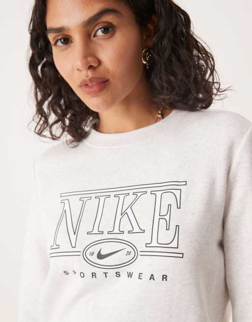 Nike Club Fleece retro logo sweatshirt in gray , 3 of 4