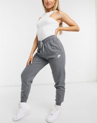 Nike Club Essentials Cuffed Sweatpants 