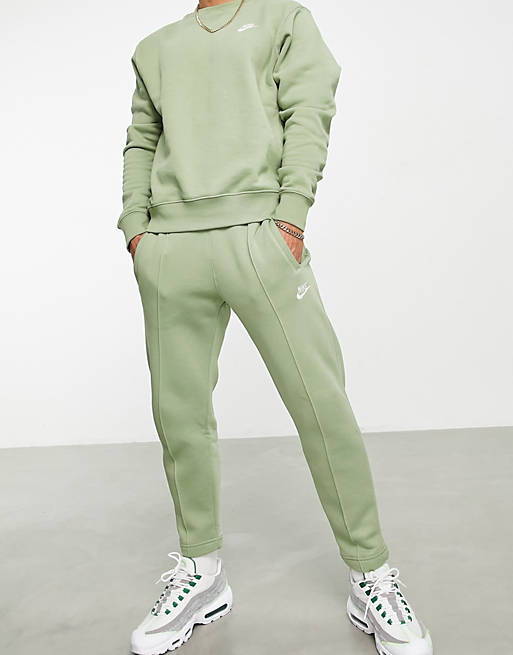 Tracksuits Nike Club fleece tapered joggers in oil green 