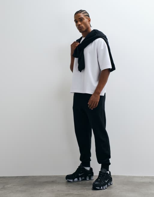 Nike Club French Terry cuffed joggers in black, 4 of 5