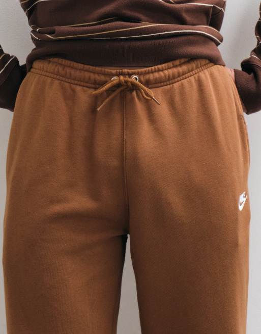 Nike Club French Terry over-sized jogger in brown, 4 of 5