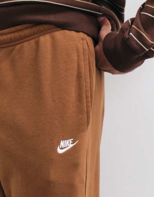 Nike Club French Terry oversize joggery w kolorze brązowym, 2 z 5