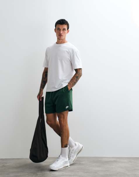 Nike Club French-Terry-Shorts mit Logo in Grün - view 1