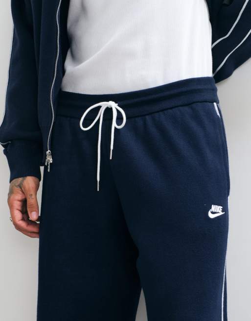 Nike Club gestrickte Jogger in Schwarz und Marineblau, 4 von 5