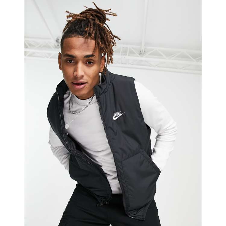 Nike Club Gewebte Weste in Schwarz