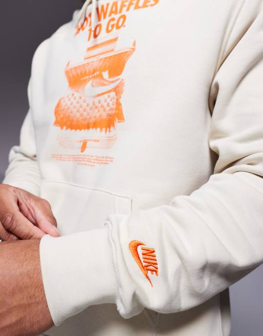 Nike Club graphic hoodie in beige, 3 of 4