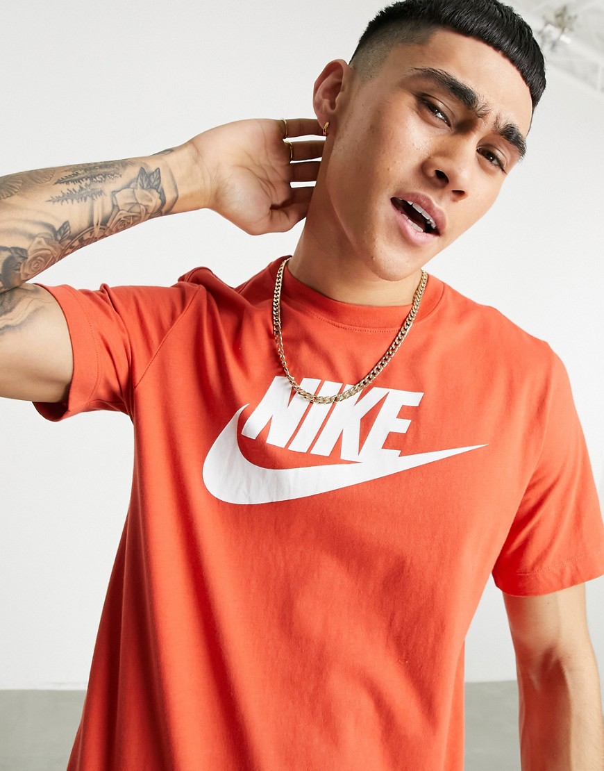 Nike Club Icon Futura T-shirt in orange