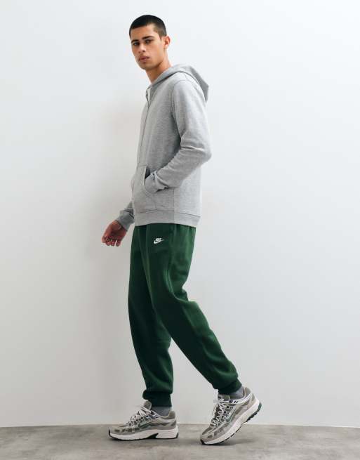 Nike Club jogger in green, 2 of 5