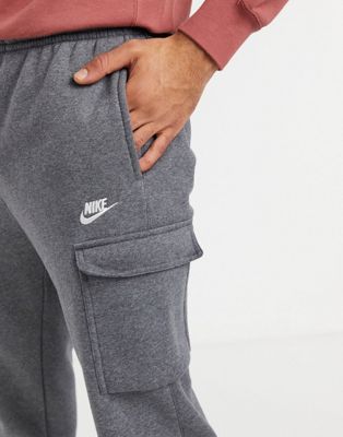 Homme Nike Club - Jogger style cargo resserré aux chevilles - Gris foncé