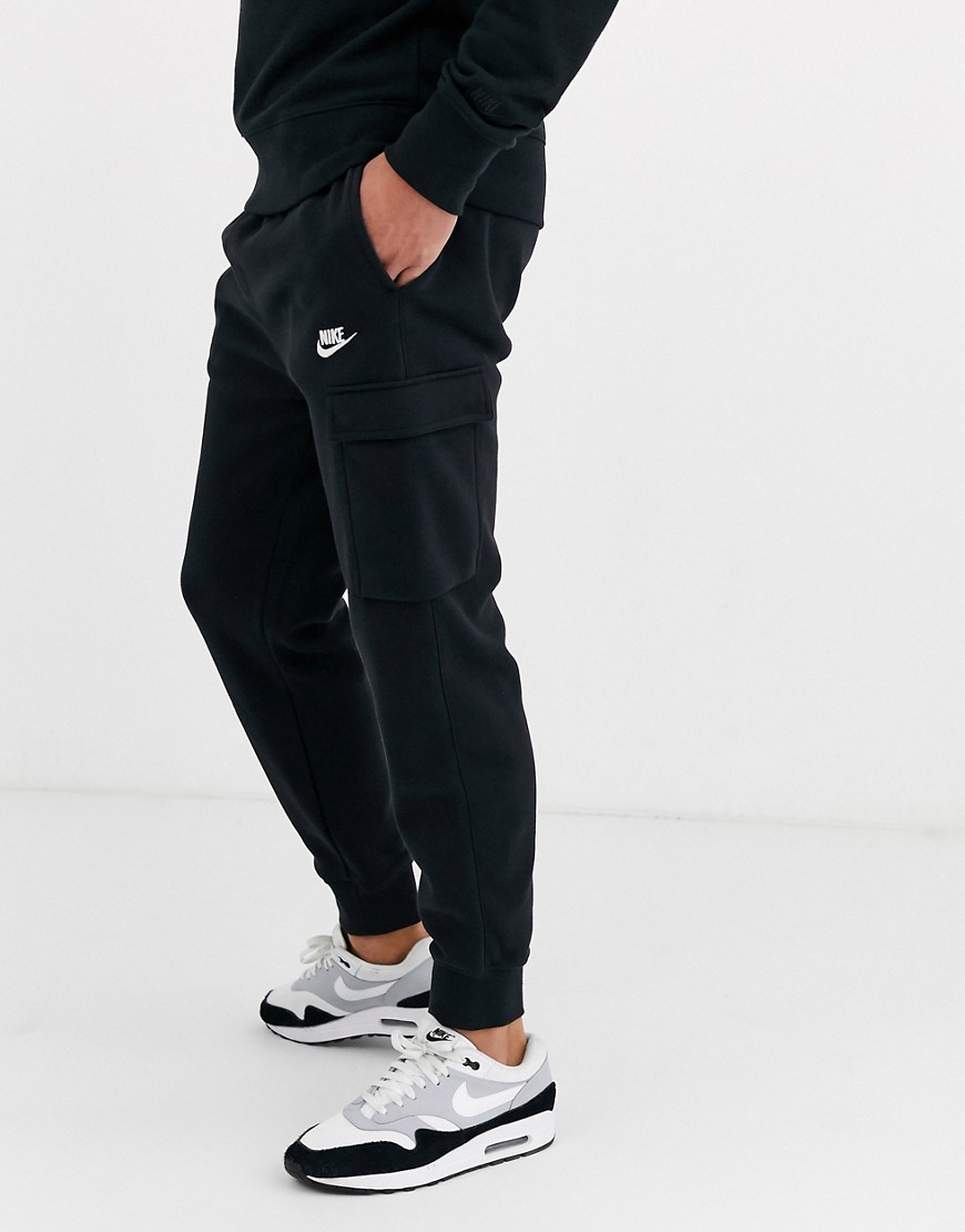 Nike Club - Joggers cargo neri con fondo elasticizzato-Nero
