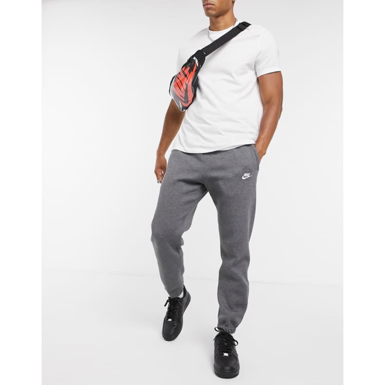 Nike Club Joggers casual stretti in fondo grigi scuri