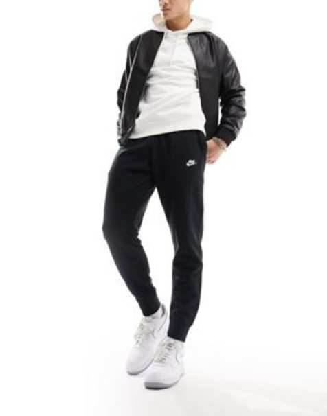 Nike Club - Joggers slim neri con fondo elasticizzato - view 1
