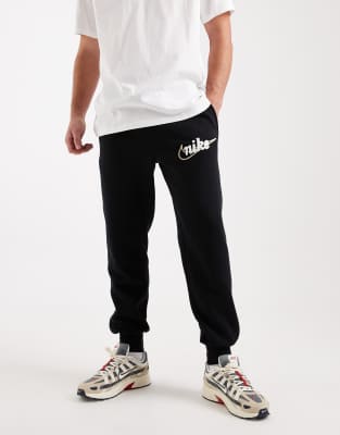 Club - Jogginghose in Schwarz mit Swoosh-Detail Schwarz XS