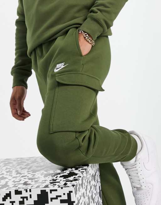 Nike – Club – Kakifärgade mjukisbyxor i fleece och cargomodell , 3 av 4