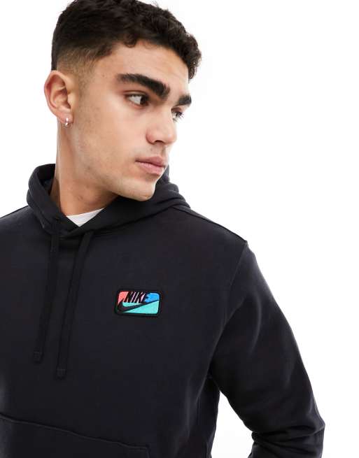 Nike Club Kapuzenpullover in Schwarz mit Logo Aufnaher ASOS