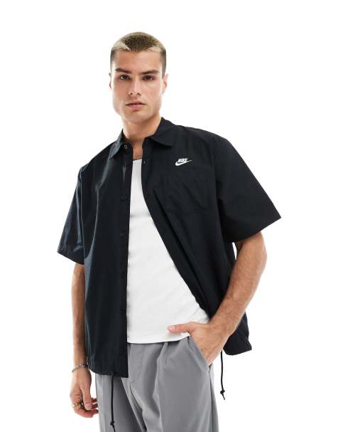 Nike – Club – Kurzärmliges Hemd aus Webstoff in Schwarz - view 1
