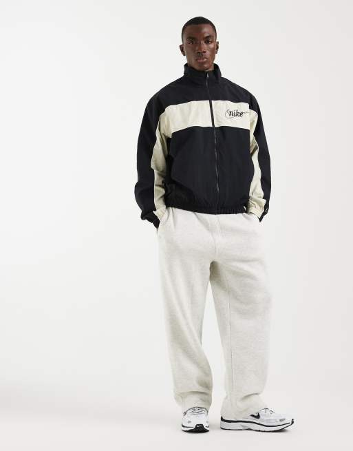 Nike – Club – Leichte Jacke in Schwarz und Creme mit Reißverschluss, 3 von 5