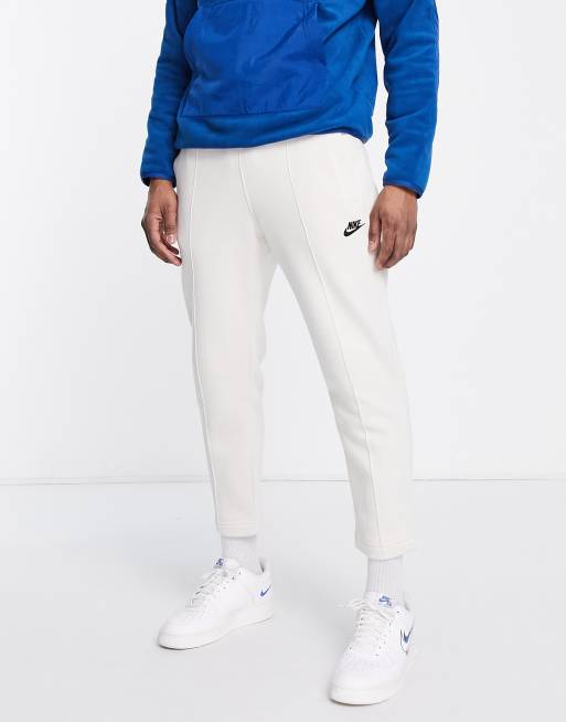 Nike – Club – Ljust malmbruna, avsmalnande mjukisbyxor i fleece