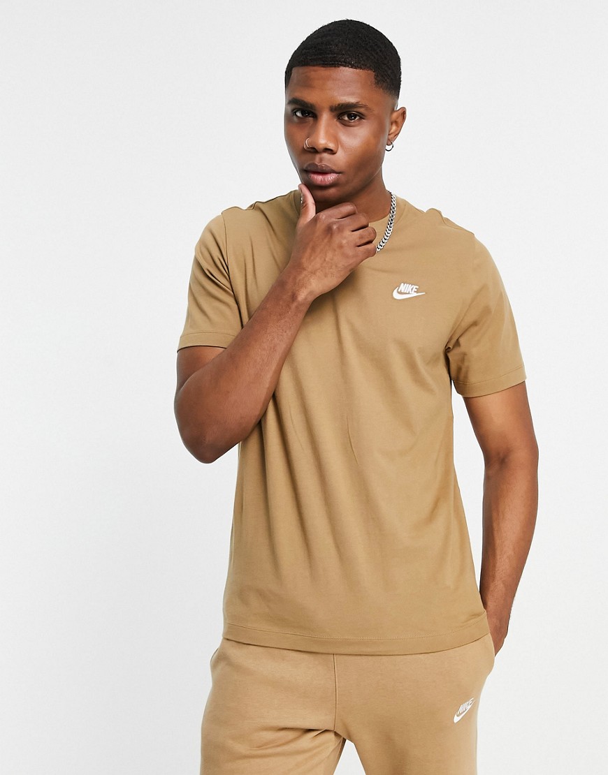 Nike Club logo t-shirt in taupe-Brown