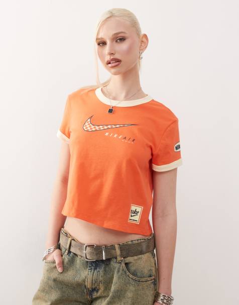 Nike Club Moto cropped t-shirt in red - view 1