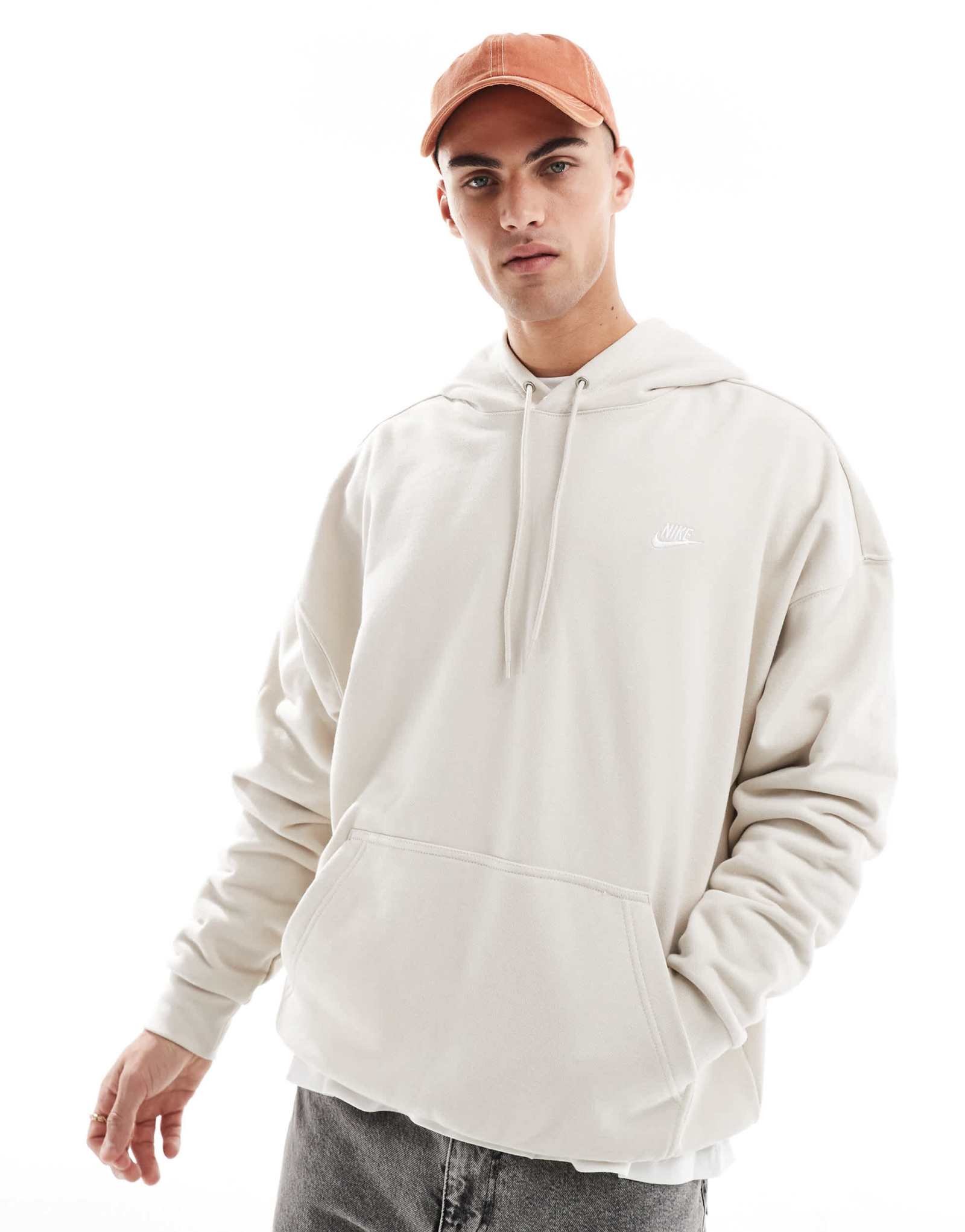 Толстовка Nike Club oversize с капюшоном бежевого цвета 16490₽