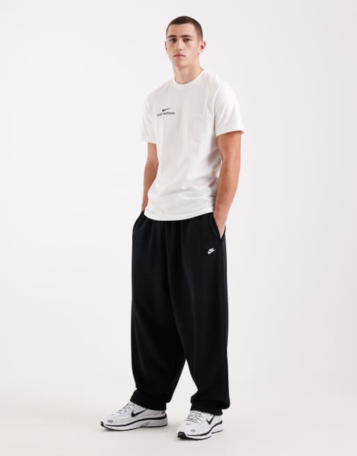 Nike Club oversized pants in black , 2 of 5