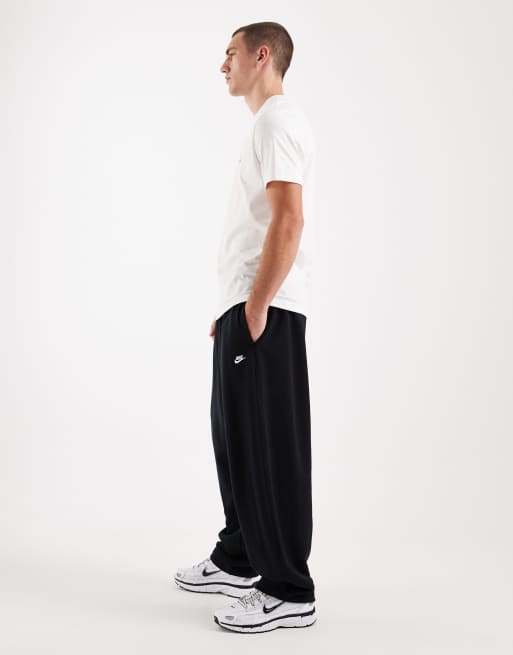 Nike Club oversized pants in black , 3 of 5