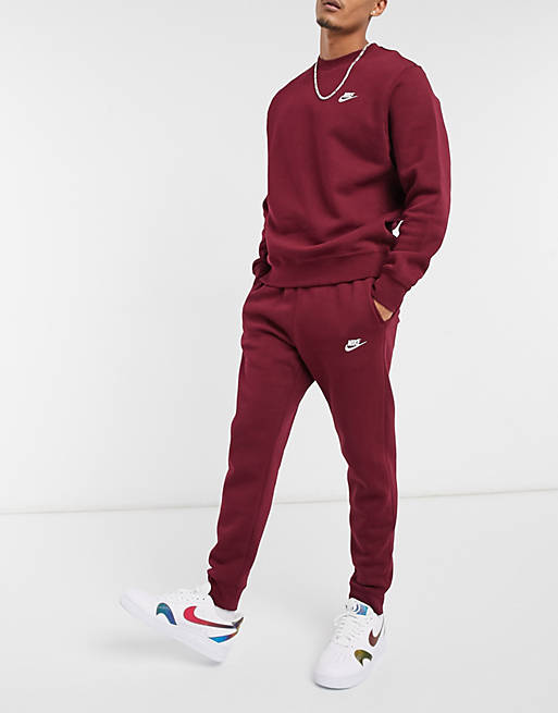 Nike - Club - Pantalon de jogging à chevilles resserrées - Bordeaux
