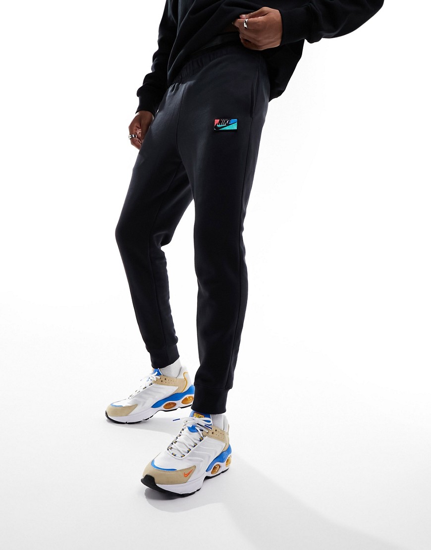 Nike Club patch logo joggers in black