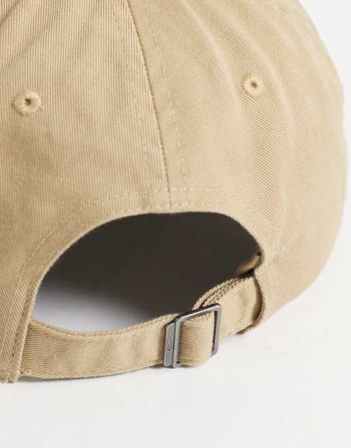 Nike - Club - Pet met logo in beige, 3 van 3