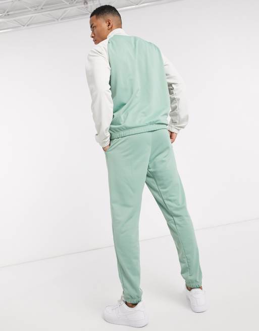 Green and hotsell white nike tracksuit