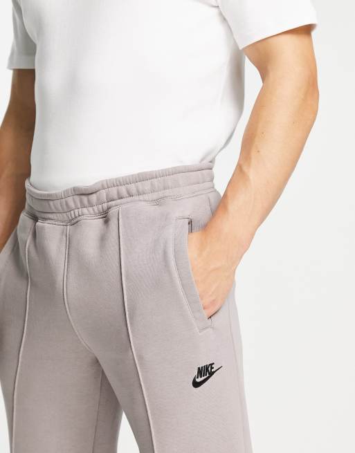 Nike – Club – Schmal zulaufende Jogginghose in Mondgrau mit Logo, 3 von 4