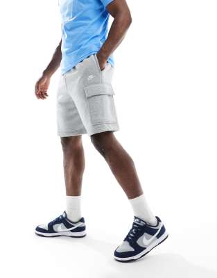Nike - Club - Short cargo en tissu Fleece - Gris