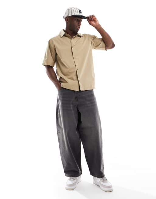 Nike Club short sleeve woven shirt in beige, 2 of 4