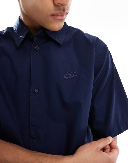 Nike Club short sleeve woven shirt in navy, 3 of 4
