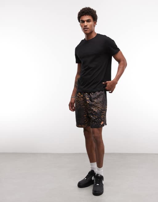 Nike – Club – Shorts aus Webstoff in Schwarz und Orange mit „Sci-Fiction“-Print, 2 von 5