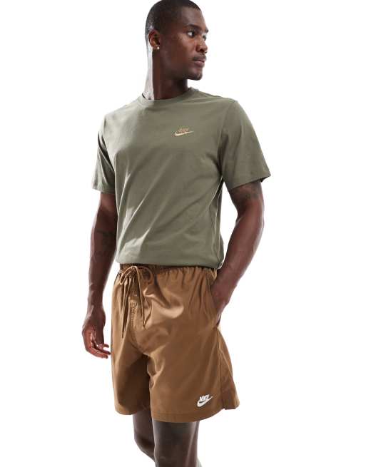 Nike Club shorts in brown
