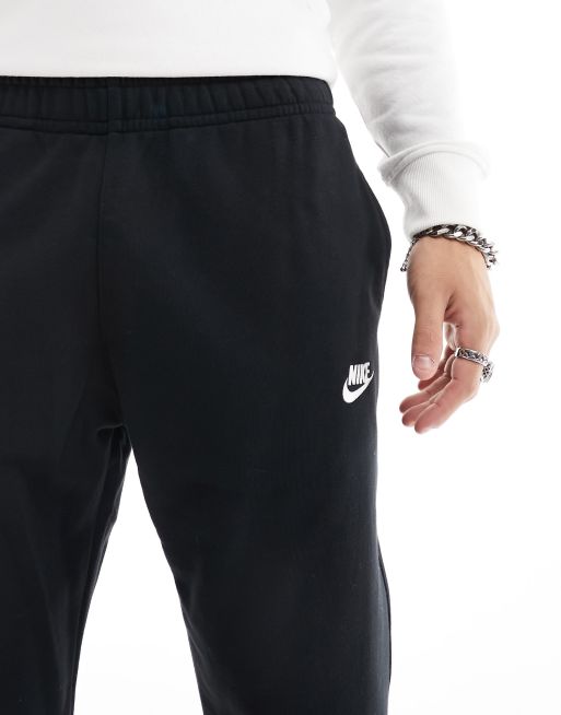 Nike Club Slim fit joggingbroek in zwart