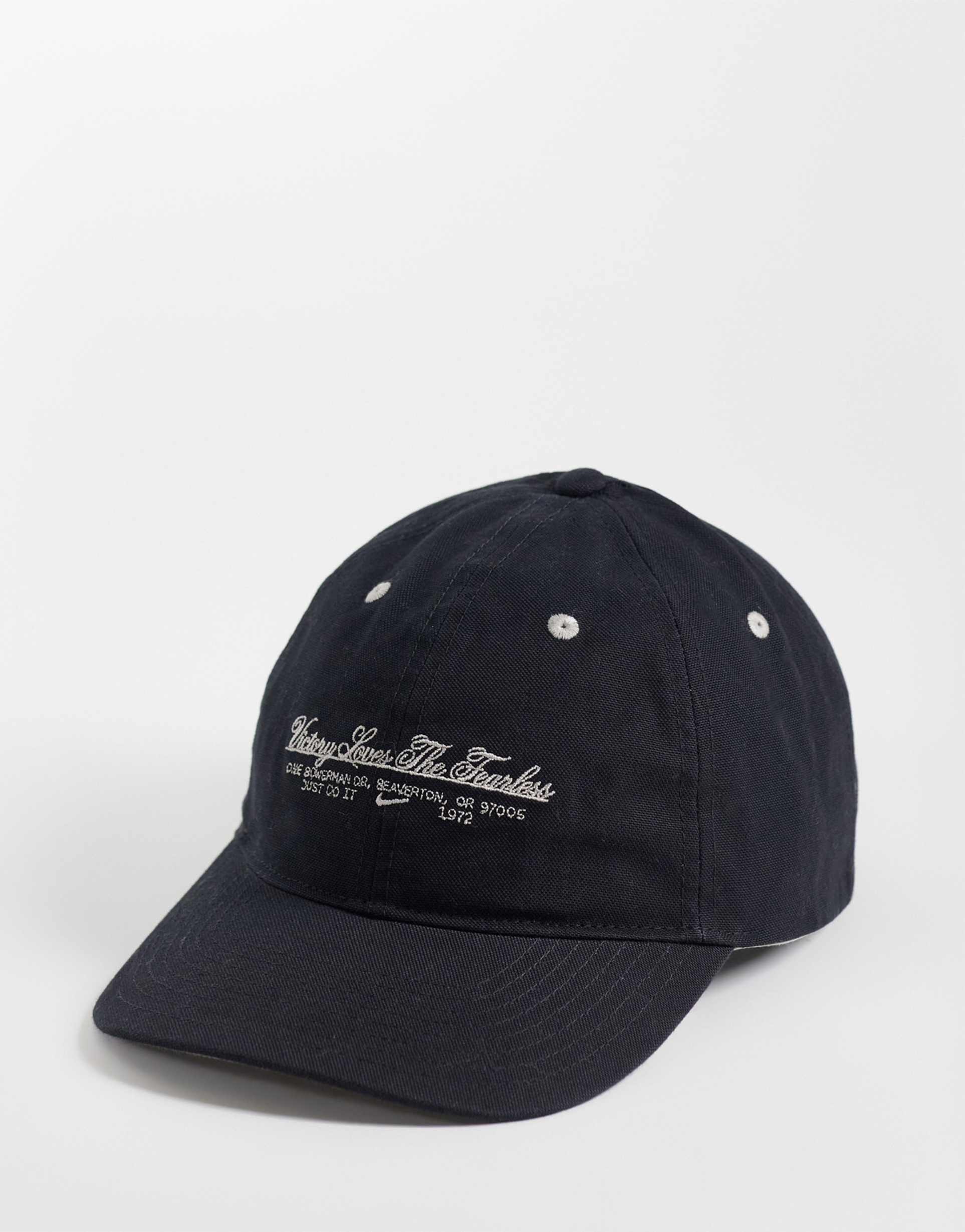 nike club soccer cap in black