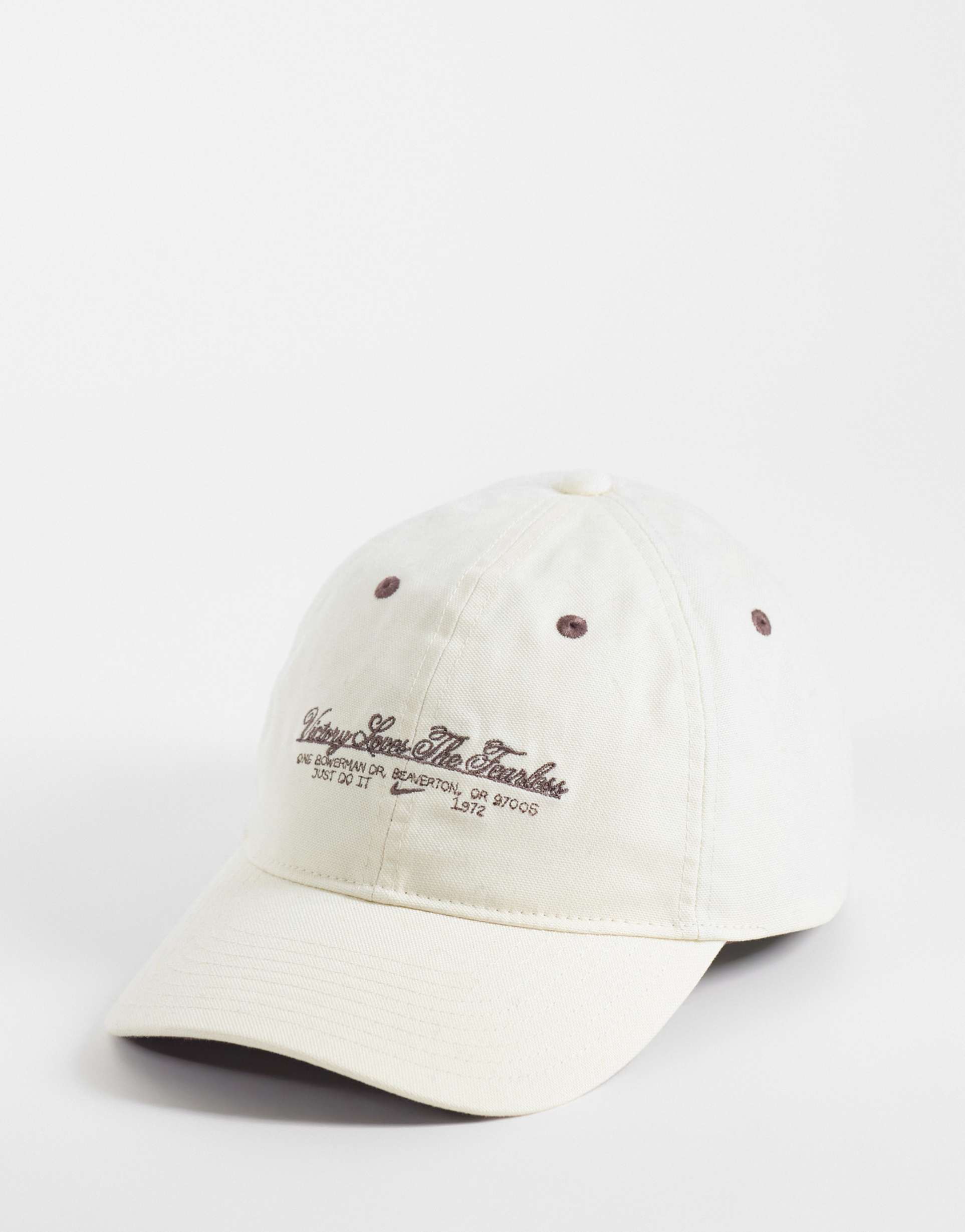 nike club soccer cap in off white