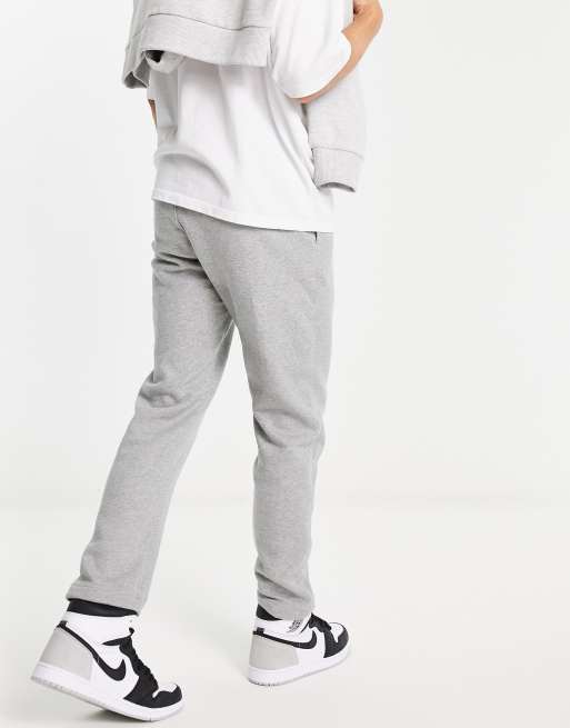 Nike Club straight fit joggers in grey, 3 of 4