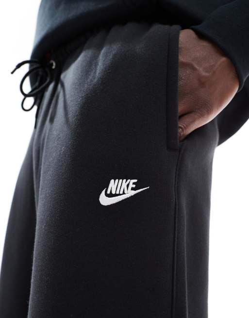 Nike Club straight leg joggers in black, 2 of 5
