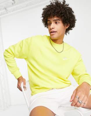 Nike Club sweat in yellow strike
