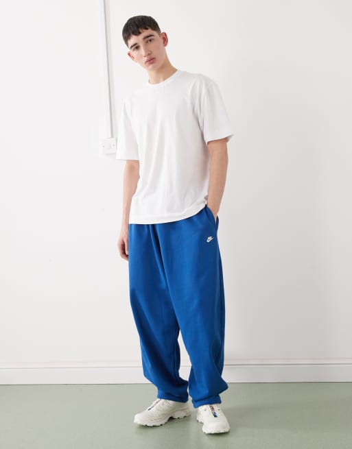 Nike club sweatpants in blue, 2 of 5