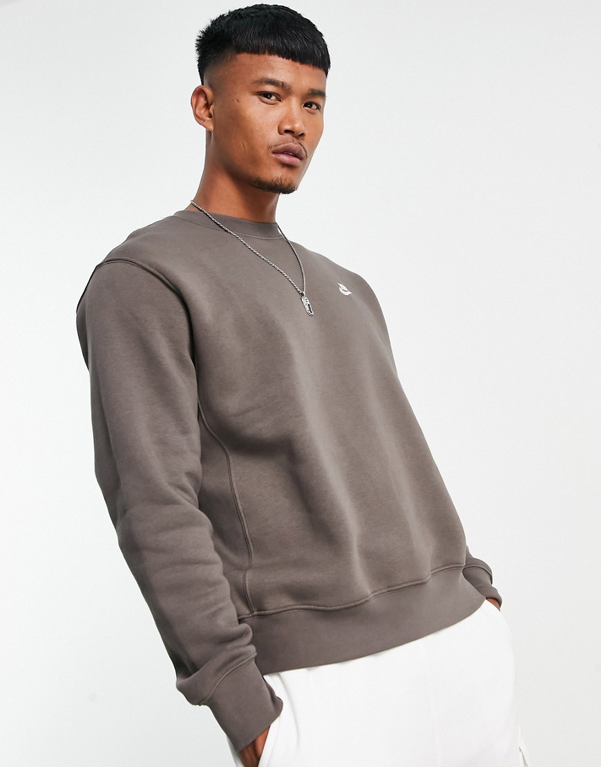 Nike - Club - Sweatshirt in bruin