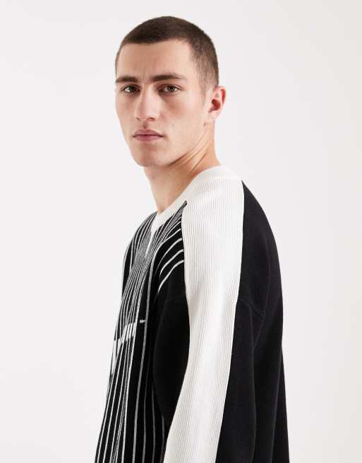 Nike Club sweatshirt in gray , 4 of 5