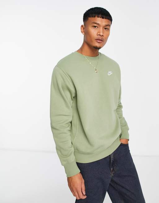 Nike – Club – Sweatshirt in Grün mit Rundhalsausschnitt